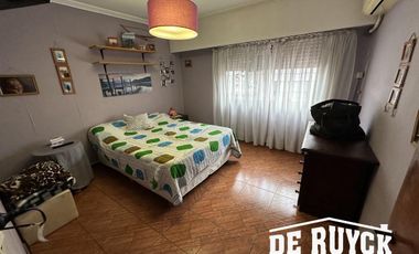 4 ambientes con 2 baños, PH al frente