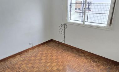 Departamento de 3 Ambientes con Balcón piso 12 en Av Rivadavia al 4300 en Almagro