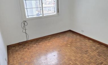 Departamento de 3 Ambientes con Balcón piso 12 en Av Rivadavia al 4300 en Almagro