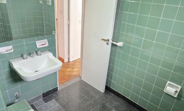 Departamento de 3 Ambientes con Balcón piso 12 en Av Rivadavia al 4300 en Almagro
