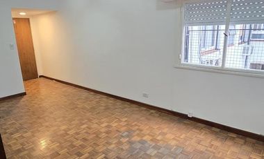 Departamento de 3 Ambientes con Balcón piso 12 en Av Rivadavia al 4300 en Almagro