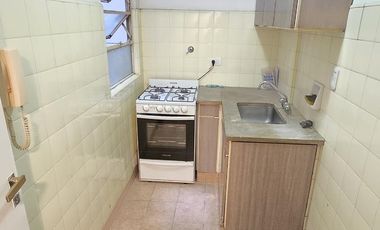 Departamento de 3 Ambientes con Balcón piso 12 en Av Rivadavia al 4300 en Almagro