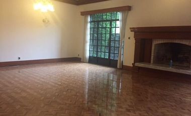 IMPECABLE RESIDENCIA EN AVENIDA AHUEHUETES SUR EN RENTA