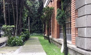 IMPECABLE RESIDENCIA EN AVENIDA AHUEHUETES SUR EN RENTA