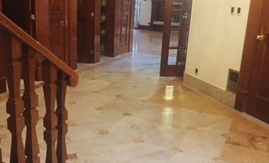 IMPECABLE RESIDENCIA EN AVENIDA AHUEHUETES SUR EN RENTA