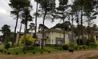 alquilo casa en  Pinamar zona Alamos  goleta hercules 1075