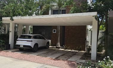 CASA EN VENTA  EN MERIDA EN PRIVADA  ALTOZANO  EN  YUCATAN