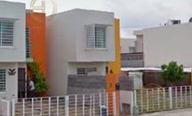 CASA EN VENTA EN HACIENDA LAS BUGAMBILIAS A 10 MINUTOS DE PLAZA SENDERO PERIFERICO, 10 MINUTOS DE AUDITORIO MUNICIPAL DE REYNOSA