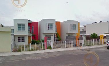 CASA EN VENTA EN HACIENDA LAS BUGAMBILIAS A 10 MINUTOS DE PLAZA SENDERO PERIFERICO, 10 MINUTOS DE AUDITORIO MUNICIPAL DE REYNOSA