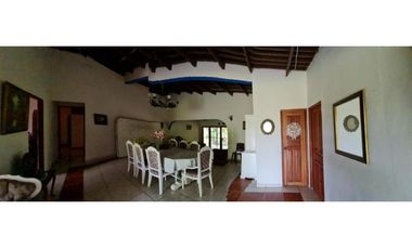 NUEVA GORGONA / 4 HECTAREAS  / 5 HABITACIONES / PISCINA