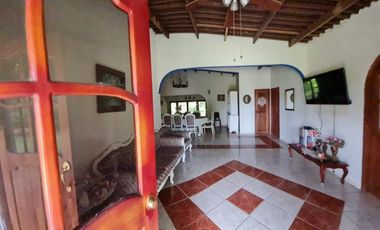 NUEVA GORGONA / 4 HECTAREAS  / 5 HABITACIONES / PISCINA