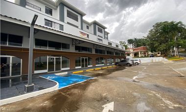 CURUNDU / GOLDEN CITY PLAZA  / 105M / LOCALES COMERCIAL / VACIO