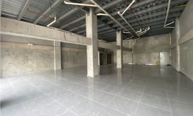 CURUNDU / GOLDEN CITY PLAZA  / 105M / LOCALES COMERCIAL / VACIO