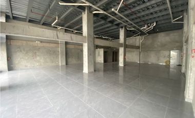 CURUNDU / GOLDEN CITY PLAZA  / 105M / LOCALES COMERCIAL / VACIO