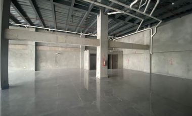 CURUNDU / GOLDEN CITY PLAZA  / 105M / LOCALES COMERCIAL / VACIO