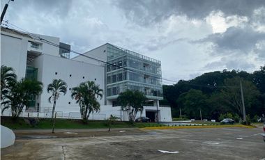 CURUNDU / GOLDEN CITY PLAZA  / 105M / LOCALES COMERCIAL / VACIO