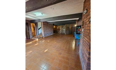 VENTA Chalet 6 Amb. Garage, parque y quincho