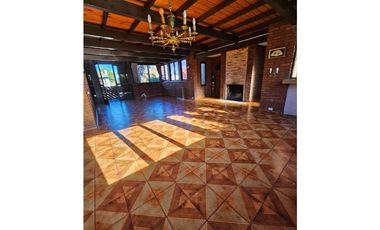 VENTA Chalet 6 Amb. Garage, parque y quincho