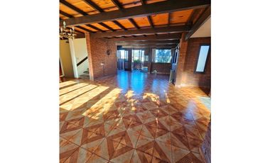 VENTA Chalet 6 Amb. Garage, parque y quincho