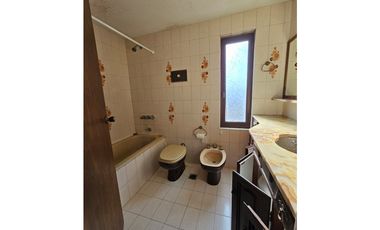 VENTA Chalet 6 Amb. Garage, parque y quincho