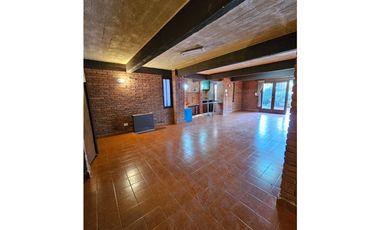 VENTA Chalet 6 Amb. Garage, parque y quincho