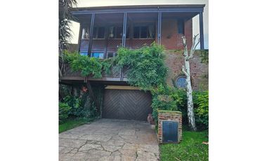 VENTA Chalet 6 Amb. Garage, parque y quincho