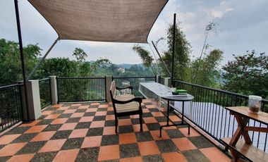 Dijual rumah Villa pinggir jalan Dago giri dekat Farm house