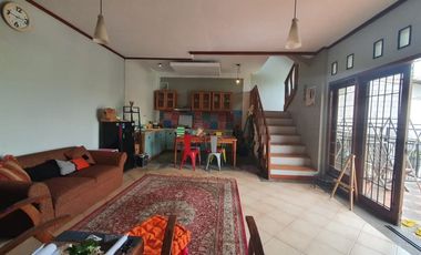 Dijual rumah Villa pinggir jalan Dago giri dekat Farm house