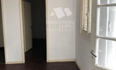 Casa PH en venta en Bernal Centro