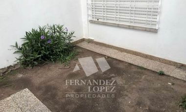 Casa PH en venta en Bernal Centro