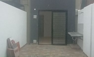 Casa PH en alquiler en Lanus Oeste