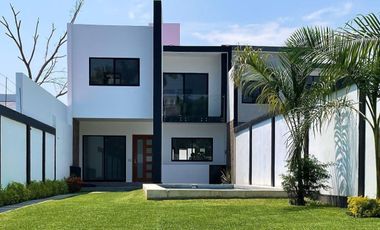 Estrene casa acceso directo de la Autopista