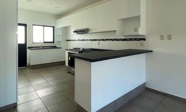 Estrene casa acceso directo de la Autopista