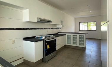 Estrene casa acceso directo de la Autopista