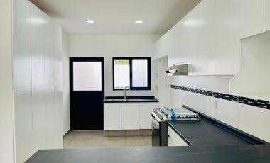 Estrene casa acceso directo de la Autopista