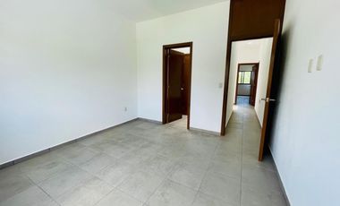 Estrene casa acceso directo de la Autopista