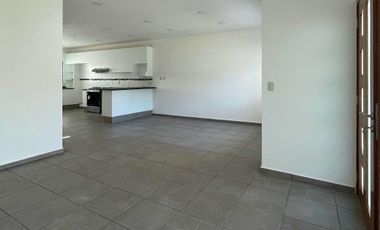 Estrene casa acceso directo de la Autopista