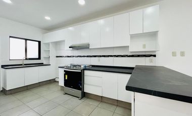 Estrene casa acceso directo de la Autopista