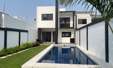 Estrene casa acceso directo de la Autopista