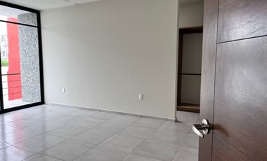 Casa moderna en fraccionamiento junto a Burgos