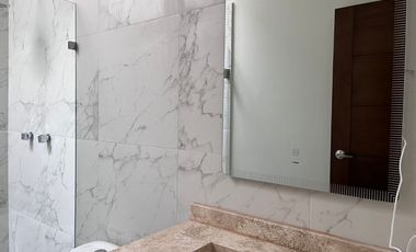 Casa moderna en fraccionamiento junto a Burgos