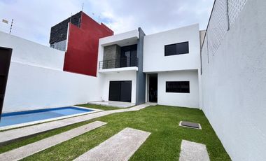 Casa moderna en fraccionamiento junto a Burgos