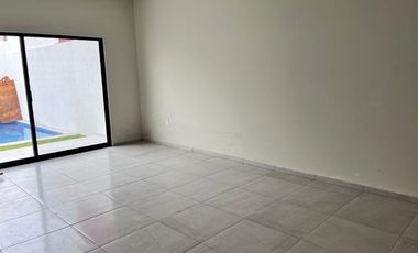 Casa moderna en fraccionamiento junto a Burgos