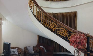 Rumah dijual paling bagus di Solo Baru