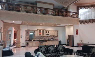 Rumah dijual paling bagus di Solo Baru