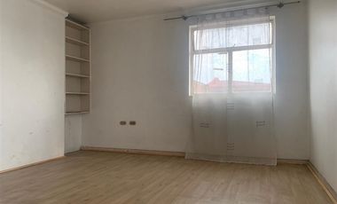 Casa en Venta en ENTRE CALLES AURORA DE CHILE Y PADRE FAUSTINO GAZZIERO