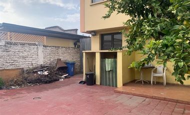 Casa en Venta en ENTRE CALLES AURORA DE CHILE Y PADRE FAUSTINO GAZZIERO