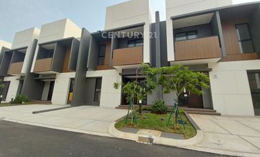 Rumah 2 Lantai Regia Premium Summarecon Crown Gading Bekasi