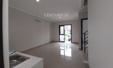 Rumah 2 Lantai Regia Premium Summarecon Crown Gading Bekasi