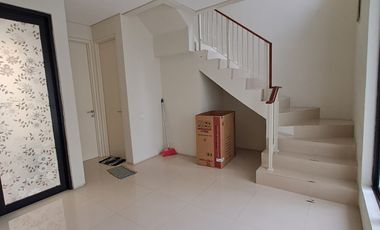 Disewakan rumah North west lake, dekat danau, siap huni